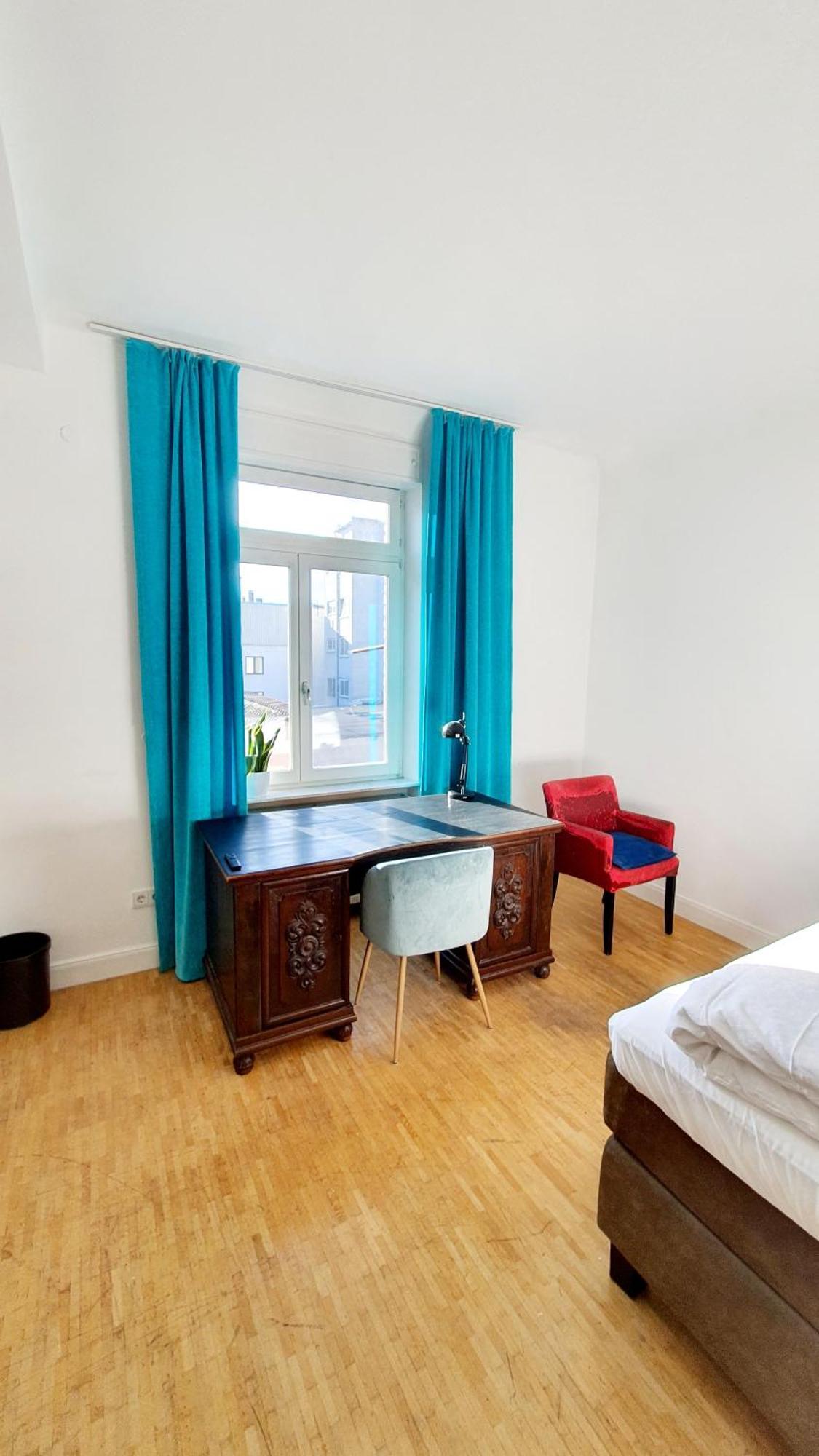 Helles Mit Kingsize-bett Homestay Mannheim