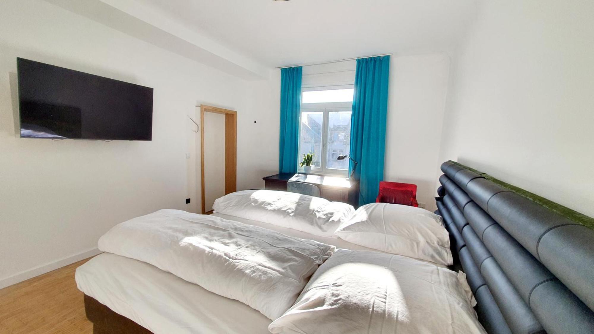 Helles Mit Kingsize-bett Homestay